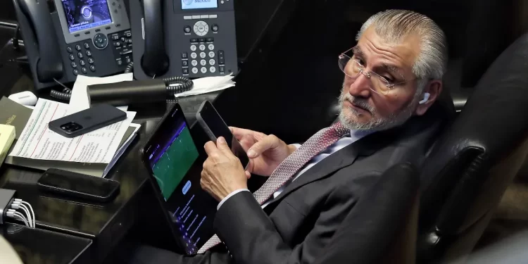 Exigen desaforar a Adán Augusto, para que se le investigue por declaraciones patrimoniales discrepantes
