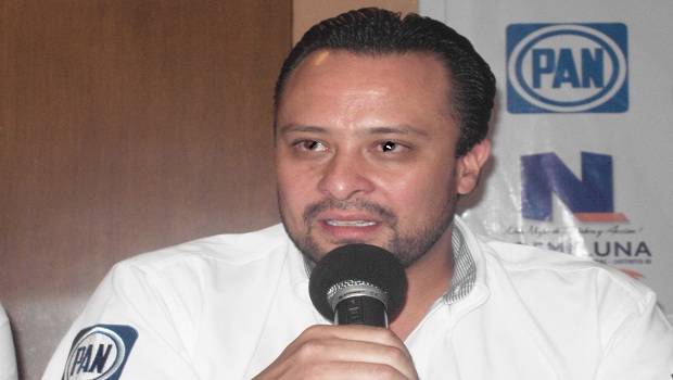 Acusa José Viramontes a titular de los SSZ de hacer proselitismo a favor del PRI por celular en horario laboral