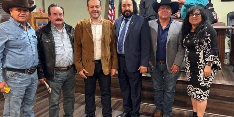 Ulises Mejía refuerza lazo con migrantes en California y promueve el plan «México te Abraza»